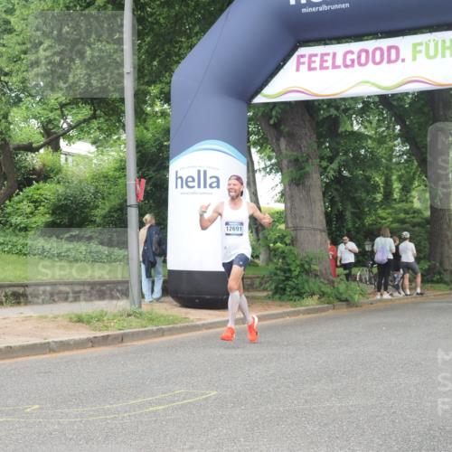 29.06.2025 - hella hamburg halbmarathon KatJ http://msf.ph/oto/8345587 29.06.2025 10:19:58 Zwischen KM18-KM19 2689, 8190, 8318 meine-sportfotos.de