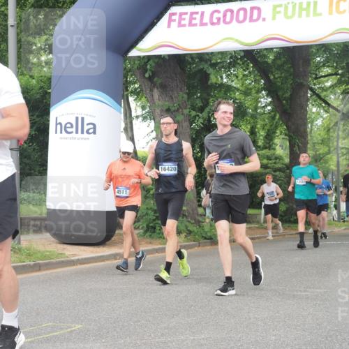 29.06.2025 - hella hamburg halbmarathon KatJ http://msf.ph/oto/8345608 29.06.2025 10:49:31 Zwischen KM18-KM19 1184, 2661, 4511, 5058, 5379, 6142 meine-sportfotos.de