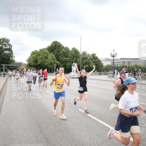 29.06.2025 - hella hamburg halbmarathon Jannik Wohlers http://msf.ph/oto/8345624 29.06.2025 10:56:00 Lombardsbrücke 1047, 1113, 2915, 3257, 3520, 3675, 3676, 3953, 3987, 4083, 5237, 5693, 5757, 6690, 7025, 7028, 7090, 7307, 7711, 8108, 8517, 8606, 8766, 9383, 9606, 9948, 9953, 10555, 10569, 10740, 10784, 10932, 11298, 11628, 11863, 12295, 12296, 12543, 12551, 13096, 13395, 13965, 14613, 15103, 15443, 15696, 15699, 15747, 16034, 16655, 16934, 17084, 17092, 17398, 17494, 17649, 17673, 17797, 18047, 18247, 18798 meine-sportfotos.de