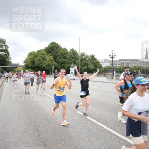 29.06.2025 - hella hamburg halbmarathon Jannik Wohlers http://msf.ph/oto/8345666 29.06.2025 10:56:00 Lombardsbrücke 1047, 1113, 2915, 3257, 3520, 3675, 3676, 3953, 3987, 4083, 5237, 5693, 5757, 6690, 7025, 7028, 7090, 7307, 7711, 8108, 8517, 8606, 8766, 9383, 9606, 9948, 9953, 10555, 10569, 10740, 10784, 10932, 11298, 11628, 11863, 12295, 12296, 12543, 12551, 13096, 13395, 13965, 14613, 15103, 15443, 15696, 15699, 15747, 16034, 16655, 16934, 17084, 17092, 17398, 17494, 17649, 17673, 17797, 18047, 18247, 18798 meine-sportfotos.de