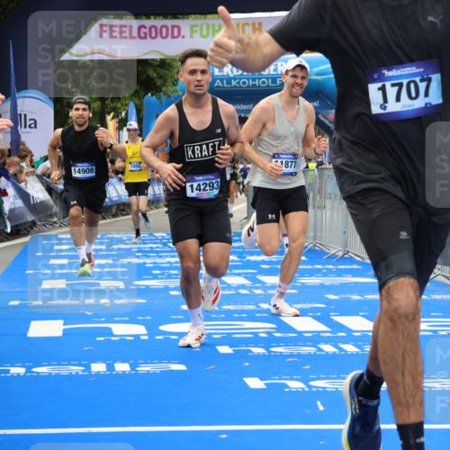 29.06.2025 - hella hamburg halbmarathon Strokosch-Dieckow http://msf.ph/oto/8345669 29.06.2025 10:32:35 Ziel 1707, 1990, 7965, 11877, 12987, 13199, 13961, 14293, 14908, 16619, 17117, 17151, 18135, 18562, 18563 meine-sportfotos.de