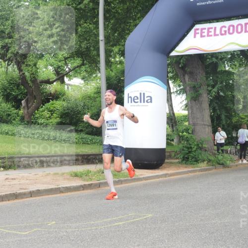 29.06.2025 - hella hamburg halbmarathon KatJ http://msf.ph/oto/8345707 29.06.2025 10:19:58 Zwischen KM18-KM19 2689, 8190, 8318 meine-sportfotos.de