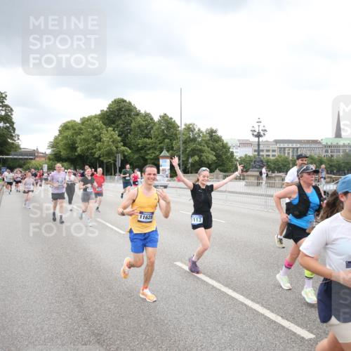 29.06.2025 - hella hamburg halbmarathon Jannik Wohlers http://msf.ph/oto/8345708 29.06.2025 10:56:00 Lombardsbrücke 1047, 1113, 2915, 3257, 3520, 3675, 3676, 3953, 3987, 4083, 5237, 5693, 5757, 6690, 7025, 7028, 7090, 7307, 7711, 8108, 8517, 8606, 8766, 9383, 9606, 9948, 9953, 10555, 10569, 10740, 10784, 10932, 11298, 11628, 11863, 12295, 12296, 12543, 12551, 13096, 13395, 13965, 14613, 15103, 15443, 15696, 15699, 15747, 16034, 16655, 16934, 17084, 17092, 17398, 17494, 17649, 17673, 17797, 18047, 18247, 18798 meine-sportfotos.de
