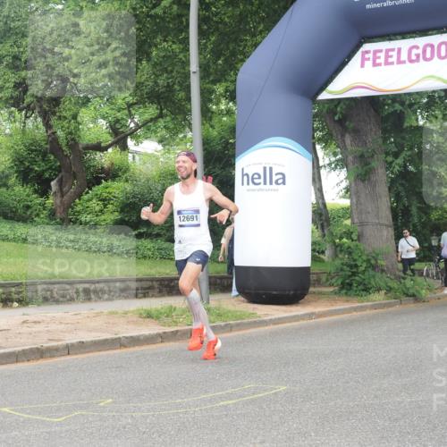 29.06.2025 - hella hamburg halbmarathon KatJ http://msf.ph/oto/8345741 29.06.2025 10:19:58 Zwischen KM18-KM19 2689, 8190, 8318 meine-sportfotos.de