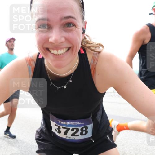 29.06.2025 - hella hamburg halbmarathon Lena Gebhardt http://msf.ph/oto/8345754 29.06.2025 10:13:34 Lombardsbrücke 3728, 827, 1007, 1131, 1747, 1859, 2055, 2359, 2721, 2904, 2961, 2987, 3218, 3360, 3728, 3729, 4001, 4187, 4795, 4950, 5232, 5546, 5631, 5719, 6026, 6489, 6717, 6724, 7346, 7446, 7447, 7460, 7462, 7913, 8279, 8673, 8913, 9128, 9527, 9612, 9631, 10977, 11441, 12313, 12492, 12797, 12928, 12929, 13331, 13928, 15085, 15663, 15721, 15722, 15922, 16030, 16255, 16437, 16491, 17472, 17474, 17988, 18048, 18222, 18231, 18732 meine-sportfotos.de