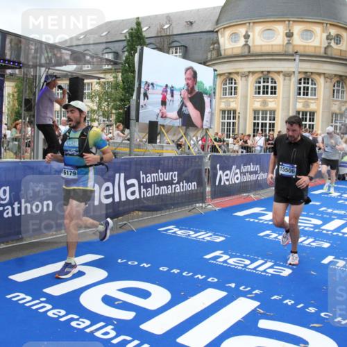 29.06.2025 - hella hamburg halbmarathon Michael Strokosch http://msf.ph/oto/8345759 29.06.2025 10:52:09 Ziel 1482, 2397, 2595, 5093, 5336, 5378, 7732, 12580, 13726, 14248, 15356, 15506, 15829, 16179, 16666, 17033, 18801 meine-sportfotos.de