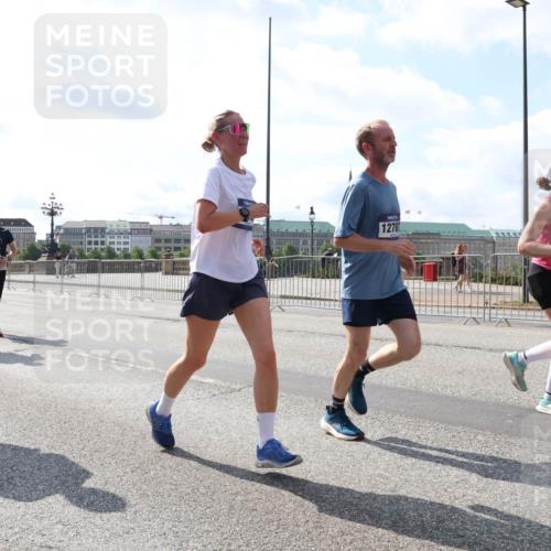 29.06.2025 - hella hamburg halbmarathon Lena Gebhardt http://msf.ph/oto/8345773 29.06.2025 10:00:53 Lombardsbrücke 57, 11623, 13407, 12787, 398, 1130, 1544, 1568, 1583, 1611, 1681, 1726, 2236, 2426, 2474, 2490, 2936, 2982, 3042, 3059, 3141, 3400, 3625, 3740, 3794, 3983, 4238, 4419, 4579, 4616, 4708, 4767, 4940, 4945, 5033, 5418, 5643, 5870, 6138, 6147, 6443, 6487, 6531, 6714, 6757, 6835, 7658, 7757, 7759, 7761, 8255, 8326, 8478, 8632, 8923, 9124, 9553, 9555, 9577, 9932, 10074, 10188, 10271, 10599 meine-sportfotos.de