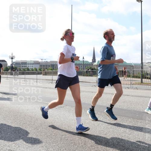 29.06.2025 - hella hamburg halbmarathon Lena Gebhardt http://msf.ph/oto/8345846 29.06.2025 10:00:53 Lombardsbrücke 11623, 13407, 5033, 1278, 1130, 1544, 1568, 1583, 1611, 1681, 1726, 2236, 2426, 2474, 2490, 2936, 2982, 3042, 3059, 3141, 3400, 3625, 3740, 3794, 3983, 4238, 4419, 4579, 4616, 4708, 4767, 4940, 4945, 5033, 5418, 5643, 5870, 6138, 6147, 6443, 6487, 6531, 6714, 6757, 6835, 7658, 7757, 7759, 7761, 8255, 8326, 8478, 8632, 8923, 9124, 9553, 9555, 9577, 9932, 10074, 10188, 10271, 10599 meine-sportfotos.de