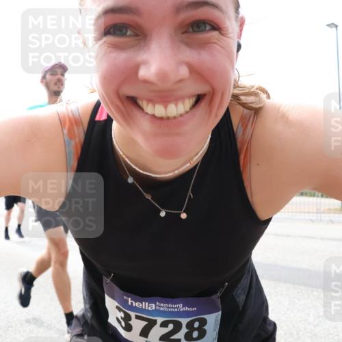 29.06.2025 - hella hamburg halbmarathon Lena Gebhardt http://msf.ph/oto/8345899 29.06.2025 10:13:34 Lombardsbrücke 3728, 1007, 1131, 1747, 1859, 2055, 2359, 2721, 2904, 2961, 2987, 3218, 3360, 3728, 3729, 4001, 4187, 4795, 4950, 5232, 5546, 5631, 5719, 6026, 6489, 6717, 6724, 7346, 7446, 7447, 7460, 7462, 7913, 8279, 8673, 8913, 9128, 9527, 9612, 9631, 10977, 11441, 12313, 12492, 12797, 12928, 12929, 13331, 13928, 15085, 15663, 15721, 15722, 15922, 16030, 16255, 16437, 16491, 17472, 17474, 17988, 18048, 18222, 18231, 18732 meine-sportfotos.de