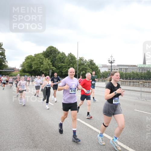 29.06.2025 - hella hamburg halbmarathon Jannik Wohlers http://msf.ph/oto/8345908 29.06.2025 10:56:02 Lombardsbrücke 1047, 1113, 2143, 2307, 2915, 3257, 3438, 3520, 3675, 3676, 3953, 3987, 4083, 4773, 5237, 5438, 5693, 5757, 6690, 7090, 7307, 7711, 8108, 8517, 8606, 8766, 9383, 9948, 9953, 10555, 10569, 10740, 10784, 10932, 11298, 11628, 12221, 12295, 12296, 12543, 13096, 13965, 14613, 15443, 15747, 16034, 16655, 16934, 17084, 17092, 17398, 17494, 17649, 17673, 17797, 18047, 18197, 18247, 18798 meine-sportfotos.de