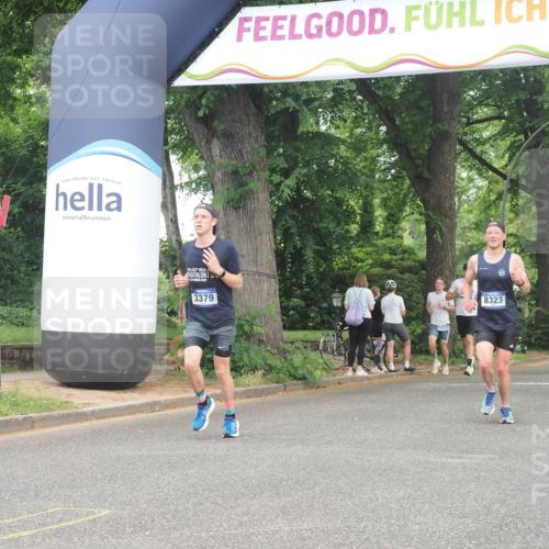 29.06.2025 - hella hamburg halbmarathon KatJ http://msf.ph/oto/8345910 29.06.2025 10:20:01 Zwischen KM18-KM19 2689, 3379, 8323 meine-sportfotos.de