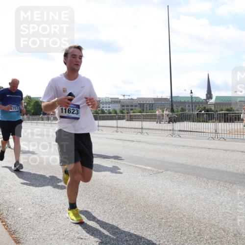 29.06.2025 - hella hamburg halbmarathon Lena Gebhardt http://msf.ph/oto/8345944 29.06.2025 10:00:53 Lombardsbrücke 6757, 11623, 1130, 1544, 1568, 1583, 1611, 1681, 1726, 2236, 2426, 2474, 2490, 2936, 2982, 3042, 3059, 3141, 3400, 3625, 3740, 3794, 3983, 4238, 4419, 4579, 4616, 4708, 4767, 4940, 4945, 5033, 5418, 5643, 5870, 6138, 6147, 6443, 6487, 6531, 6714, 6757, 6835, 7658, 7757, 7759, 7761, 8255, 8326, 8478, 8632, 8923, 9124, 9553, 9555, 9577, 9932, 10074, 10188, 10271, 10599 meine-sportfotos.de
