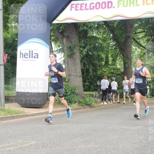 29.06.2025 - hella hamburg halbmarathon KatJ http://msf.ph/oto/8345953 29.06.2025 10:20:01 Zwischen KM18-KM19 2689, 3379, 8323 meine-sportfotos.de