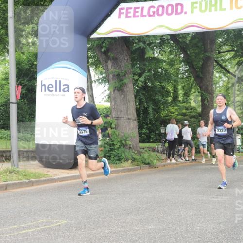 29.06.2025 - hella hamburg halbmarathon KatJ http://msf.ph/oto/8345986 29.06.2025 10:20:01 Zwischen KM18-KM19 2689, 3379, 8323 meine-sportfotos.de