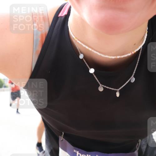 29.06.2025 - hella hamburg halbmarathon Lena Gebhardt http://msf.ph/oto/8346016 29.06.2025 10:13:34 Lombardsbrücke 1007, 1131, 1747, 1859, 2055, 2359, 2721, 2904, 2961, 2987, 3218, 3360, 3728, 3729, 4001, 4187, 4795, 4950, 5232, 5546, 5631, 5719, 6026, 6489, 6717, 6724, 7346, 7446, 7447, 7460, 7462, 7913, 8279, 8673, 8913, 9128, 9527, 9612, 9631, 10977, 11441, 12313, 12492, 12797, 12928, 12929, 13331, 13928, 15085, 15663, 15721, 15722, 15922, 16030, 16255, 16437, 16491, 17472, 17474, 17988, 18048, 18222, 18231, 18732 meine-sportfotos.de