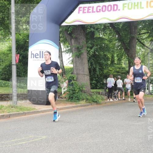 29.06.2025 - hella hamburg halbmarathon KatJ http://msf.ph/oto/8346039 29.06.2025 10:20:01 Zwischen KM18-KM19 2689, 3379, 8323 meine-sportfotos.de
