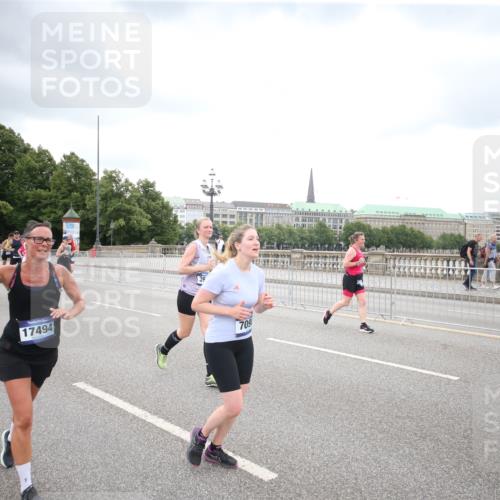 29.06.2025 - hella hamburg halbmarathon Jannik Wohlers http://msf.ph/oto/8346074 29.06.2025 10:56:06 Lombardsbrücke 1047, 1113, 2143, 2307, 2887, 2915, 2991, 3438, 3520, 3614, 3675, 3676, 3953, 3987, 4773, 5237, 5438, 5693, 5757, 6690, 7090, 7307, 7711, 8108, 8606, 8766, 8939, 8943, 9383, 9910, 9948, 9953, 10555, 10569, 10571, 10932, 10936, 11089, 11204, 11628, 12221, 12543, 13096, 13108, 13965, 14613, 14746, 15443, 15747, 16034, 16934, 17084, 17092, 17494, 17797, 18047, 18197, 18247, 18798 meine-sportfotos.de