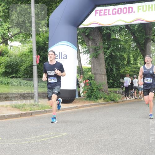 29.06.2025 - hella hamburg halbmarathon KatJ http://msf.ph/oto/8346120 29.06.2025 10:20:01 Zwischen KM18-KM19 2689, 3379, 8323 meine-sportfotos.de