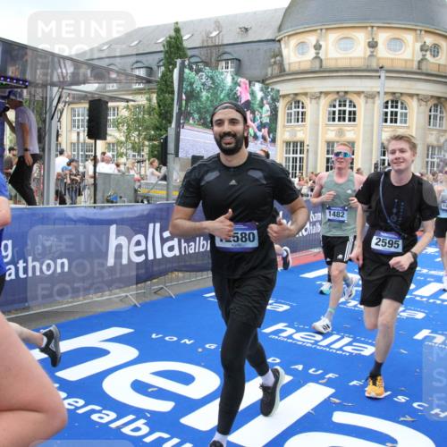 29.06.2025 - hella hamburg halbmarathon Michael Strokosch http://msf.ph/oto/8346136 29.06.2025 10:52:13 Ziel 1482, 2397, 2595, 4837, 5032, 5087, 5093, 5378, 5482, 6897, 7732, 9082, 12135, 12580, 13726, 14248, 14300, 15275, 15829, 16003, 16320, 16591, 16666, 17033, 17130, 18475, 18801 meine-sportfotos.de