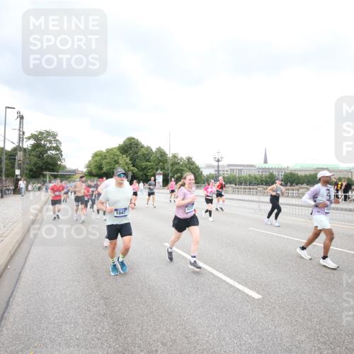 29.06.2025 - hella hamburg halbmarathon Jannik Wohlers http://msf.ph/oto/8346142 29.06.2025 10:56:09 Lombardsbrücke 1047, 1113, 2143, 2307, 2887, 2915, 2991, 3438, 3520, 3614, 3675, 3676, 3953, 3987, 4773, 5237, 5438, 5693, 5911, 6690, 7090, 7307, 7711, 8108, 8606, 8766, 8939, 8943, 9172, 9210, 9383, 9910, 10555, 10569, 10571, 10932, 10936, 11089, 11204, 11628, 12221, 12354, 12543, 13096, 13108, 14613, 14711, 14746, 15747, 16034, 16934, 17092, 17494, 17797, 18047, 18197, 18247, 18798 meine-sportfotos.de