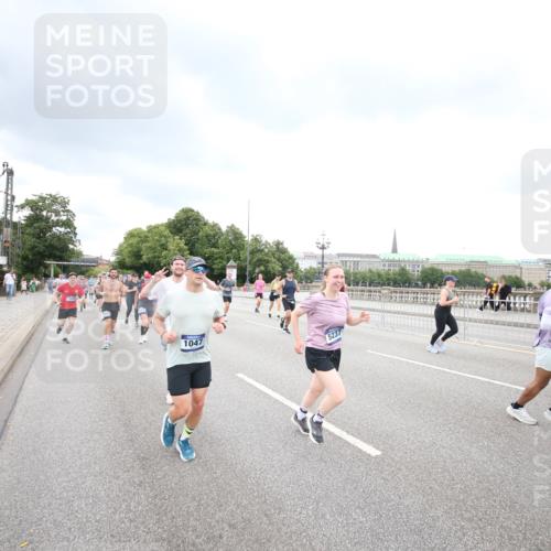 29.06.2025 - hella hamburg halbmarathon Jannik Wohlers http://msf.ph/oto/8346197 29.06.2025 10:56:09 Lombardsbrücke 1047, 1113, 2143, 2307, 2887, 2915, 2991, 3438, 3520, 3614, 3675, 3676, 3953, 3987, 4773, 5237, 5438, 5693, 5911, 6690, 7090, 7307, 7711, 8108, 8606, 8766, 8939, 8943, 9172, 9210, 9383, 9910, 10555, 10569, 10571, 10932, 10936, 11089, 11204, 11628, 12221, 12354, 12543, 13096, 13108, 14613, 14711, 14746, 15747, 16034, 16934, 17092, 17494, 17797, 18047, 18197, 18247, 18798 meine-sportfotos.de