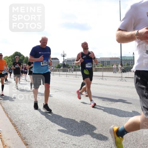 29.06.2025 - hella hamburg halbmarathon Lena Gebhardt http://msf.ph/oto/8346252 29.06.2025 10:00:54 Lombardsbrücke 6714, 1007, 18, 6757, 13407, 2023, 1623, 1130, 1544, 1568, 1583, 1611, 1681, 1726, 2236, 2354, 2363, 2426, 2474, 2490, 2936, 2982, 3042, 3059, 3141, 3400, 3625, 3740, 3794, 3983, 4238, 4419, 4579, 4616, 4708, 4767, 4945, 5033, 5418, 5643, 5870, 6138, 6147, 6443, 6487, 6531, 6714, 6757, 6835, 7658, 7757, 7759, 7761, 8255, 8326, 8478, 8632, 8923, 9124, 9553, 9555, 9577, 9932, 10074, 10188, 10271, 10599 meine-sportfotos.de