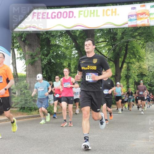 29.06.2025 - hella hamburg halbmarathon KatJ http://msf.ph/oto/8346253 29.06.2025 10:49:41 Zwischen KM18-KM19 1114, 1940, 4859, 6311 meine-sportfotos.de