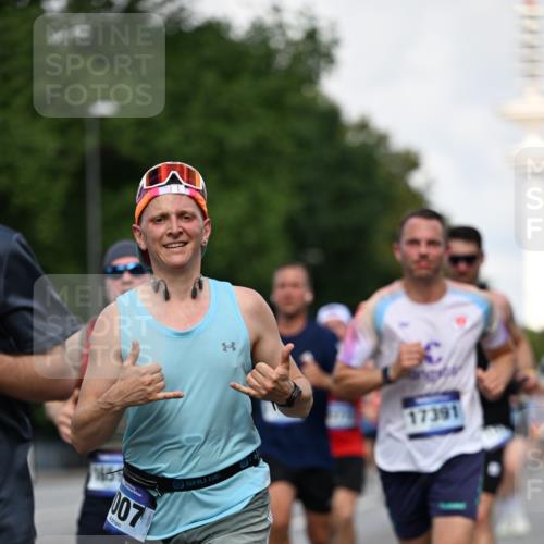 29.06.2025 - hella hamburg halbmarathon Dr. Thomas Lammeyer http://msf.ph/oto/8346257 29.06.2025 09:56:09 Kennedybrücke 1057, 1139, 1169, 1220, 1415, 1512, 1604, 2233, 3109, 3124, 3305, 4080, 4691, 4871, 4915, 5007, 5011, 5336, 5477, 6373, 6711, 7067, 7191, 7432, 7451, 7865, 7961, 8467, 8852, 9444, 10099, 10251, 10493, 10741, 10796 meine-sportfotos.de