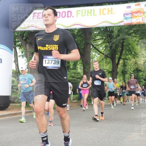 29.06.2025 - hella hamburg halbmarathon KatJ http://msf.ph/oto/8346310 29.06.2025 10:49:41 Zwischen KM18-KM19 1114, 1940, 4859, 6311 meine-sportfotos.de
