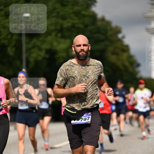 29.06.2025 - hella hamburg halbmarathon Dr. Thomas Lammeyer http://msf.ph/oto/8346418 29.06.2025 10:18:20 Kennedybrücke 1071, 1131, 1406, 1480, 2990, 3020, 3025, 3154, 3728, 3756, 3834, 3939, 5191, 5546, 5670, 6028, 6083, 6366, 6717, 7209, 7442, 7802, 7840, 7991, 8001, 8055, 8147, 8409, 9173, 9663, 9845, 10224, 10610, 10977, 11355 meine-sportfotos.de