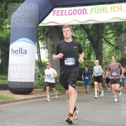 29.06.2025 - hella hamburg halbmarathon KatJ http://msf.ph/oto/8346423 29.06.2025 10:49:43 Zwischen KM18-KM19 1114, 1940, 4859, 6311, 8469 meine-sportfotos.de
