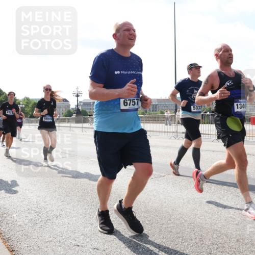 29.06.2025 - hella hamburg halbmarathon Lena Gebhardt http://msf.ph/oto/8346487 29.06.2025 10:00:55 Lombardsbrücke 1007, 6714, 18919, 6757, 5033, 1340, 1130, 1544, 1568, 1583, 1611, 1681, 1726, 2236, 2354, 2363, 2426, 2474, 2490, 2936, 2982, 3059, 3141, 3400, 3625, 3740, 3794, 3983, 4068, 4238, 4579, 4616, 4708, 4767, 4945, 5033, 5418, 5643, 5870, 6138, 6147, 6443, 6487, 6531, 6714, 6757, 6835, 7658, 7757, 7759, 7761, 8255, 8326, 8478, 8632, 8923, 9124, 9553, 9555, 9577, 9932, 10074, 10188, 10271, 10599 meine-sportfotos.de