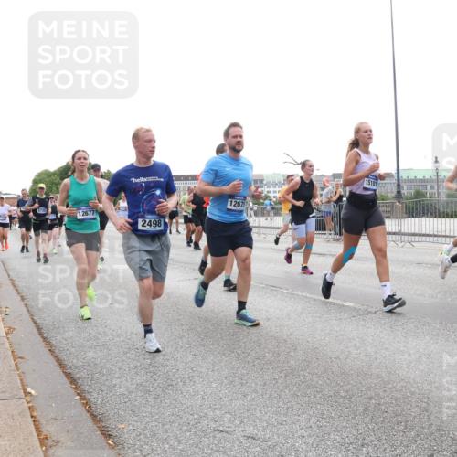 29.06.2025 - hella hamburg halbmarathon Lena Gebhardt http://msf.ph/oto/8346510 29.06.2025 10:38:30 Lombardsbrücke 5735, 12677, 2498, 12675, 9424, 56, 1196, 1394, 1457, 1596, 1721, 1742, 1791, 1901, 1966, 2113, 2151, 2498, 2576, 2660, 2693, 2786, 3010, 3094, 3095, 3216, 3242, 3286, 3323, 3338, 3635, 3636, 3716, 3726, 3777, 3841, 3927, 4028, 4139, 4155, 4159, 4259, 4260, 4316, 4414, 4883, 4921, 5085, 5089, 5155, 5300, 5617, 5684, 5713, 5735, 5913, 6199, 6200, 6695, 6696, 6751, 6875, 6930, 7117, 7118, 7148, 7165, 7371, 7552, 7561, 7629, 7692, 7849, 7868, 7914, 8367 meine-sportfotos.de