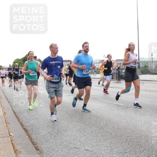 29.06.2025 - hella hamburg halbmarathon Lena Gebhardt http://msf.ph/oto/8346630 29.06.2025 10:38:30 Lombardsbrücke 5735, 12677, 2498, 12675, 15101, 9424, 56, 1196, 1394, 1457, 1596, 1721, 1742, 1791, 1901, 1966, 2113, 2151, 2498, 2576, 2660, 2693, 2786, 3010, 3094, 3095, 3216, 3242, 3286, 3323, 3338, 3635, 3636, 3716, 3726, 3777, 3841, 3927, 4028, 4139, 4155, 4159, 4259, 4260, 4316, 4414, 4883, 4921, 5085, 5089, 5155, 5300, 5617, 5684, 5713, 5735, 5913, 6199, 6200, 6695, 6696, 6751, 6875, 6930, 7117, 7118, 7148, 7165, 7371, 7552, 7561, 7629, 7692, 7849, 7868, 7914, 8367 meine-sportfotos.de
