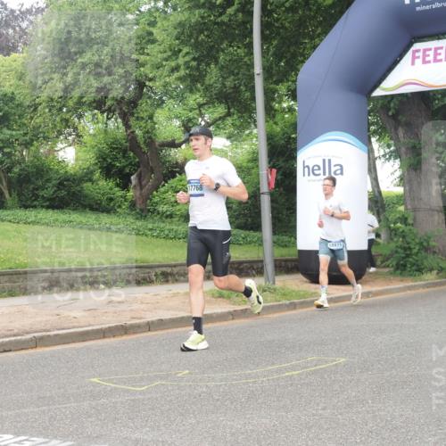 29.06.2025 - hella hamburg halbmarathon KatJ http://msf.ph/oto/8346679 29.06.2025 10:20:05 Zwischen KM18-KM19 3379, 8323 meine-sportfotos.de