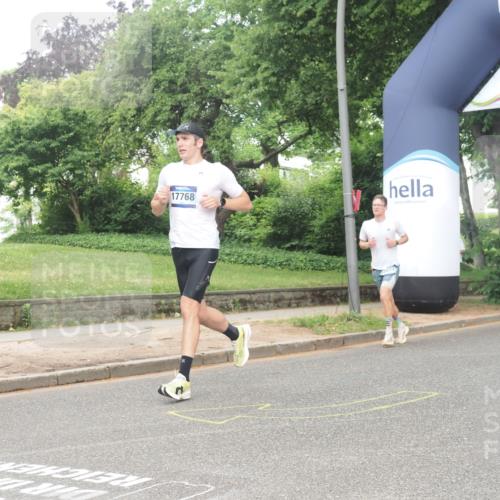 29.06.2025 - hella hamburg halbmarathon KatJ http://msf.ph/oto/8346707 29.06.2025 10:20:06 Zwischen KM18-KM19 3379, 8323 meine-sportfotos.de