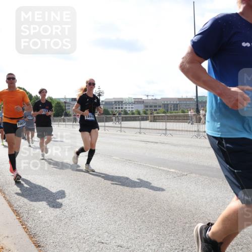 29.06.2025 - hella hamburg halbmarathon Lena Gebhardt http://msf.ph/oto/8346729 29.06.2025 10:00:55 Lombardsbrücke 1007, 54577, 18919, 675, 503, 1130, 1544, 1568, 1583, 1611, 1681, 1726, 2236, 2354, 2363, 2426, 2474, 2490, 2936, 2982, 3059, 3141, 3400, 3625, 3740, 3794, 3983, 4068, 4238, 4579, 4616, 4708, 4767, 4945, 5033, 5418, 5643, 5870, 6138, 6147, 6443, 6487, 6531, 6714, 6757, 6835, 7658, 7757, 7759, 7761, 8255, 8326, 8478, 8632, 8923, 9124, 9553, 9555, 9577, 9932, 10074, 10188, 10271, 10599 meine-sportfotos.de