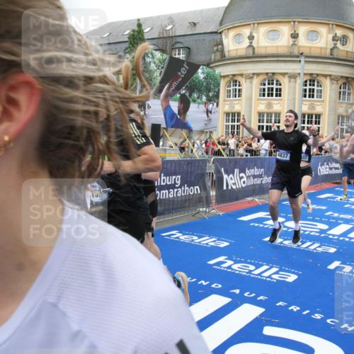 29.06.2025 - hella hamburg halbmarathon Michael Strokosch http://msf.ph/oto/8346775 29.06.2025 10:52:19 Ziel 4419, 4587, 4837, 5032, 5087, 5482, 6164, 6897, 7896, 9074, 9082, 12135, 13707, 14300, 15275, 15446, 16003, 16320, 16591, 17130, 17773, 18475 meine-sportfotos.de