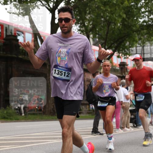 29.06.2025 - hella hamburg halbmarathon Yannick Fuchs http://msf.ph/oto/8346799 29.06.2025 10:52:28 20KM 1319, 1833, 2159, 2250, 2619, 2711, 2996, 3251, 4550, 4767, 5675, 6592, 7659, 7856, 8089, 9230, 9553, 9555, 9835, 10020, 10268, 10319, 10518, 10539, 10703, 11394, 11605, 11808, 11846, 12378, 12495, 12734, 12735, 12809, 12879, 13287, 13512, 13654, 13694, 14355, 14673, 15197, 15527, 16189, 16409, 17531, 17665, 17814, 17839, 17967, 18682, 18727, 18833, 18985, 19002, 19003 meine-sportfotos.de