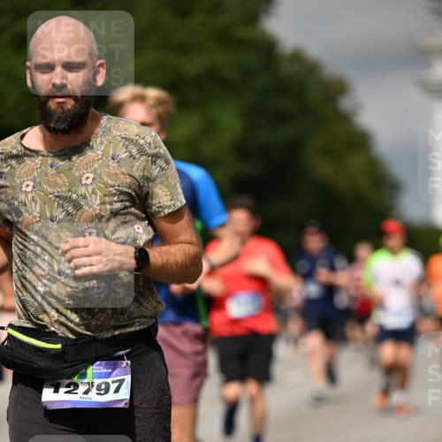 29.06.2025 - hella hamburg halbmarathon Dr. Thomas Lammeyer http://msf.ph/oto/8346801 29.06.2025 10:18:21 Kennedybrücke 1071, 1131, 1406, 1480, 2990, 3020, 3025, 3154, 3728, 3756, 3834, 3939, 5191, 5546, 5670, 6028, 6083, 6366, 6717, 7209, 7442, 7802, 7840, 7991, 8001, 8055, 8147, 8409, 9173, 9663, 9845, 10224, 10610, 10977, 11355 meine-sportfotos.de