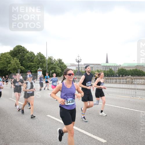 29.06.2025 - hella hamburg halbmarathon Jannik Wohlers http://msf.ph/oto/8346834 29.06.2025 10:56:16 Lombardsbrücke 1047, 2143, 2307, 2887, 2991, 3418, 3438, 3516, 3517, 3520, 3614, 3675, 3676, 3953, 4094, 4118, 4773, 5237, 5438, 5911, 5944, 6348, 6349, 7307, 7381, 8108, 8150, 8606, 8939, 8943, 9172, 9210, 9517, 9902, 9905, 9910, 10555, 10569, 10571, 10932, 10936, 11047, 11089, 11204, 12221, 12328, 12354, 12543, 12993, 13096, 13108, 13834, 14117, 14711, 14746, 15215, 15747, 15748, 15823, 16034, 16934, 17797, 18047, 18197 meine-sportfotos.de
