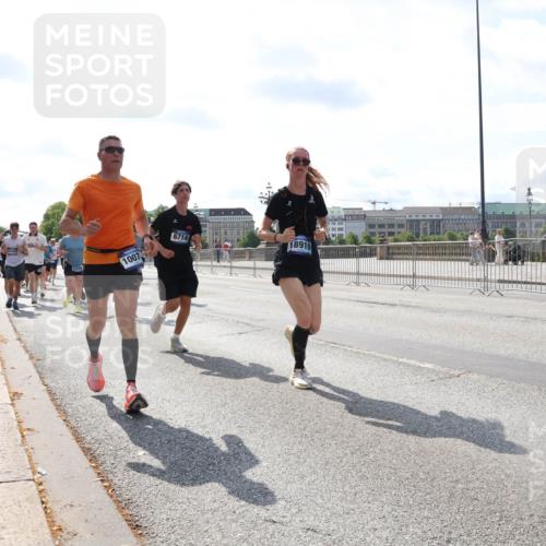 29.06.2025 - hella hamburg halbmarathon Lena Gebhardt http://msf.ph/oto/8346875 29.06.2025 10:00:55 Lombardsbrücke 22687, 1007, 6714, 18919, 1130, 1544, 1568, 1583, 1611, 1681, 1726, 2236, 2354, 2363, 2426, 2474, 2490, 2936, 2982, 3059, 3141, 3400, 3625, 3740, 3794, 3983, 4068, 4238, 4579, 4616, 4708, 4767, 4945, 5033, 5418, 5643, 5870, 6138, 6147, 6443, 6487, 6531, 6714, 6757, 6835, 7658, 7757, 7759, 7761, 8255, 8326, 8478, 8632, 8923, 9124, 9553, 9555, 9577, 9932, 10074, 10188, 10271, 10599 meine-sportfotos.de