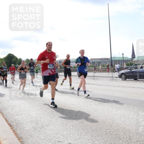 29.06.2025 - hella hamburg halbmarathon Lena Gebhardt http://msf.ph/oto/8346900 29.06.2025 10:13:39 Lombardsbrücke 7913, 4795, 3928, 4, 17472, 5232, 1007, 1131, 1480, 1747, 1859, 2055, 2359, 2721, 2904, 2961, 2987, 3218, 3360, 3728, 3729, 4001, 4187, 4795, 4950, 5232, 5546, 5631, 5719, 6026, 6489, 6710, 6717, 6724, 7346, 7446, 7447, 7460, 7462, 7913, 8279, 8673, 8913, 9128, 9527, 9612, 9631, 10442, 10443, 10977, 11441, 12313, 12492, 12797, 12928, 12929, 13331, 13928, 15085, 15663, 15721, 15722, 15922, 16491, 17472, 17474, 17985, 17988, 18222, 18231, 18732 meine-sportfotos.de