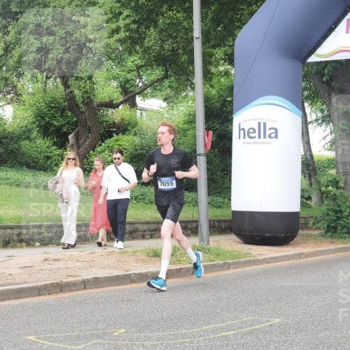 29.06.2025 - hella hamburg halbmarathon KatJ http://msf.ph/oto/8346903 29.06.2025 10:20:13 Zwischen KM18-KM19 7055 meine-sportfotos.de