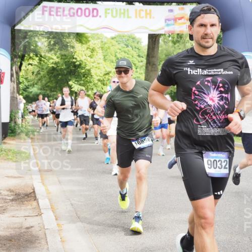 29.06.2025 - hella hamburg halbmarathon MichiJ http://msf.ph/oto/8346913 29.06.2025 10:40:41 Zwischen KM18-KM19 3334, 3999, 5077, 6723, 7918, 8335, 9032, 10724, 11009, 11333, 11689, 12607, 12910, 13033, 13865, 14239, 16467, 16780, 18418 meine-sportfotos.de
