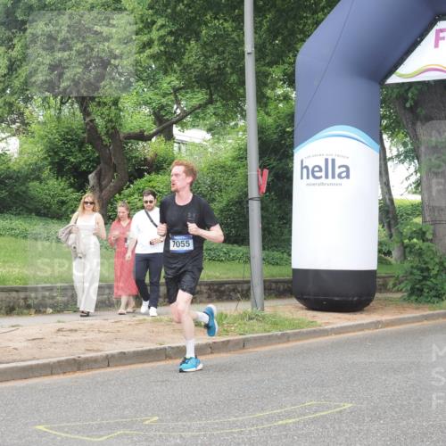 29.06.2025 - hella hamburg halbmarathon KatJ http://msf.ph/oto/8346914 29.06.2025 10:20:13 Zwischen KM18-KM19 7055 meine-sportfotos.de