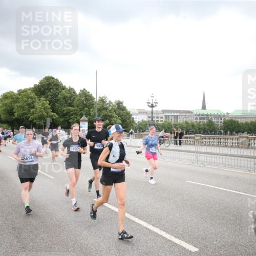 29.06.2025 - hella hamburg halbmarathon Jannik Wohlers http://msf.ph/oto/8346933 29.06.2025 10:56:17 Lombardsbrücke 1047, 2143, 2307, 2887, 2991, 3418, 3438, 3516, 3517, 3520, 3614, 3675, 3676, 4094, 4118, 4773, 5237, 5438, 5911, 5944, 6348, 6349, 7307, 7381, 8108, 8150, 8606, 8939, 8943, 9172, 9210, 9402, 9404, 9517, 9902, 9905, 9910, 10138, 10309, 10555, 10569, 10571, 10932, 10936, 11047, 11089, 11204, 12221, 12328, 12354, 12543, 12993, 13096, 13108, 13801, 13834, 14117, 14472, 14711, 14746, 15215, 15747, 15748, 15823, 16034, 16934, 17797, 18047, 18197 meine-sportfotos.de