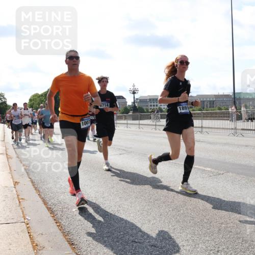29.06.2025 - hella hamburg halbmarathon Lena Gebhardt http://msf.ph/oto/8346966 29.06.2025 10:00:56 Lombardsbrücke 8923, 1007, 6714, 1891, 1130, 1568, 1583, 1611, 1726, 2236, 2354, 2363, 2474, 2490, 2936, 2982, 3059, 3141, 3400, 3625, 3740, 3794, 3983, 4068, 4238, 4579, 4616, 4708, 4767, 4945, 5033, 5418, 5643, 5870, 6138, 6147, 6443, 6487, 6531, 6714, 6757, 6835, 7658, 7757, 7759, 7761, 8255, 8326, 8478, 8632, 8923, 9124, 9553, 9555, 9577, 9932, 10074, 10188, 10271, 10599 meine-sportfotos.de