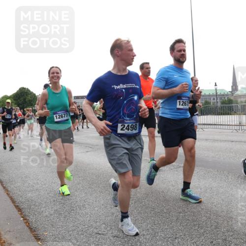 29.06.2025 - hella hamburg halbmarathon Lena Gebhardt http://msf.ph/oto/8346985 29.06.2025 10:38:30 Lombardsbrücke 15174, 5735, 12677, 20, 2498, 1267, 56, 1196, 1394, 1457, 1596, 1721, 1742, 1791, 1901, 1966, 2113, 2151, 2498, 2576, 2660, 2693, 2786, 3010, 3094, 3095, 3216, 3242, 3286, 3323, 3338, 3635, 3636, 3716, 3726, 3777, 3841, 3927, 4028, 4139, 4155, 4159, 4259, 4260, 4316, 4414, 4883, 4921, 5085, 5089, 5155, 5300, 5617, 5684, 5713, 5735, 5913, 6199, 6200, 6695, 6696, 6751, 6875, 6930, 7117, 7118, 7148, 7165, 7371, 7552, 7561, 7629, 7692, 7849, 7868, 7914, 8367 meine-sportfotos.de