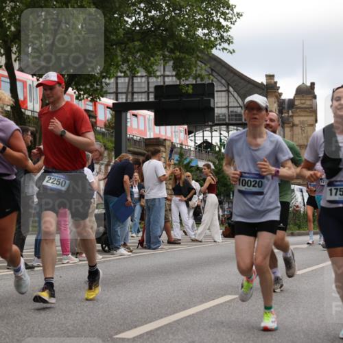29.06.2025 - hella hamburg halbmarathon Yannick Fuchs http://msf.ph/oto/8346987 29.06.2025 10:52:29 20KM 1319, 1833, 2159, 2250, 2619, 2711, 2996, 3251, 4550, 4767, 5675, 6592, 6860, 7659, 7856, 8089, 8392, 9230, 9553, 9555, 9835, 10020, 10268, 10319, 10518, 10539, 10703, 11394, 11605, 11808, 11846, 12378, 12495, 12734, 12735, 12809, 12879, 13287, 13512, 13654, 13694, 14355, 14673, 15197, 15527, 16189, 16206, 16409, 17531, 17665, 17814, 17839, 17967, 18682, 18727, 18833, 18985, 19002, 19003 meine-sportfotos.de